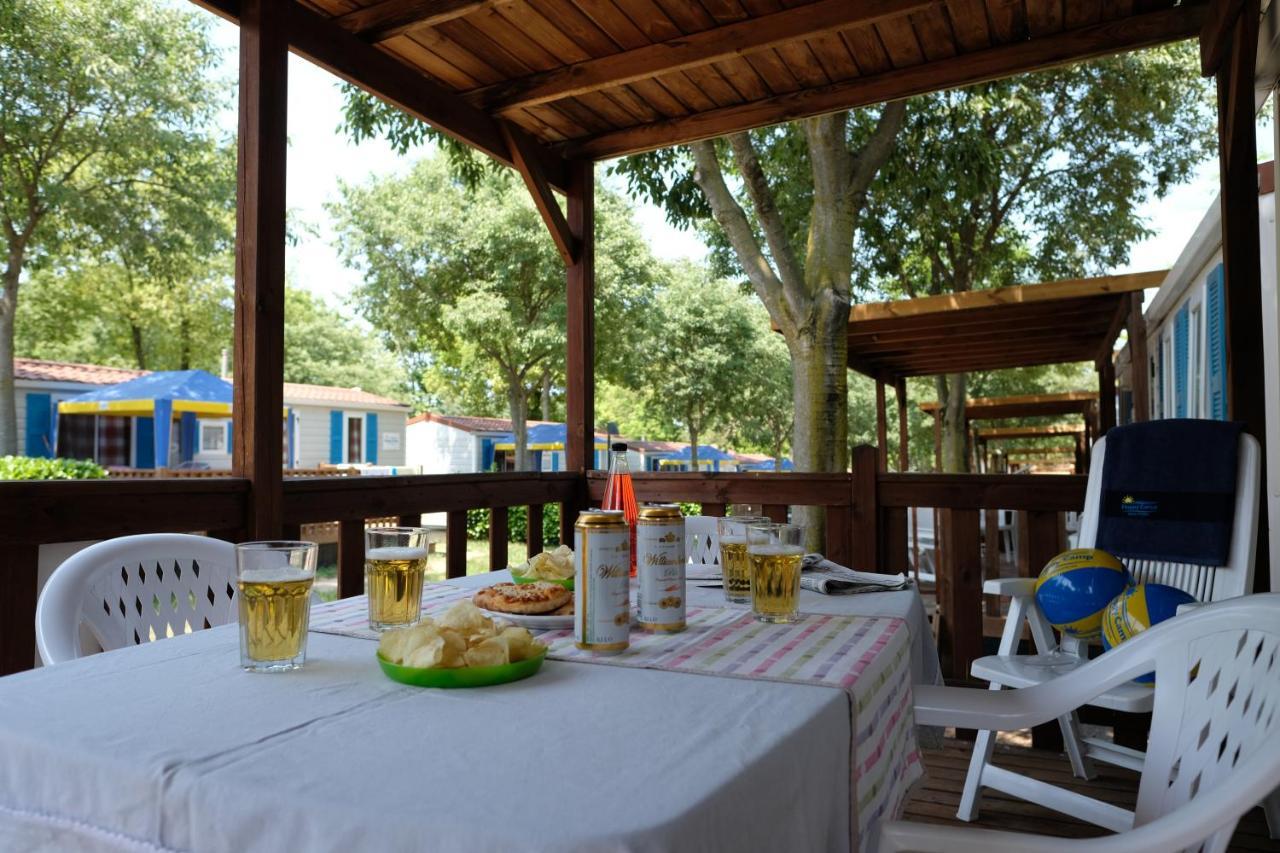 Happy Camp Mobile Homes In Camping Village Free Time Marina Di Bibbona Exterior foto